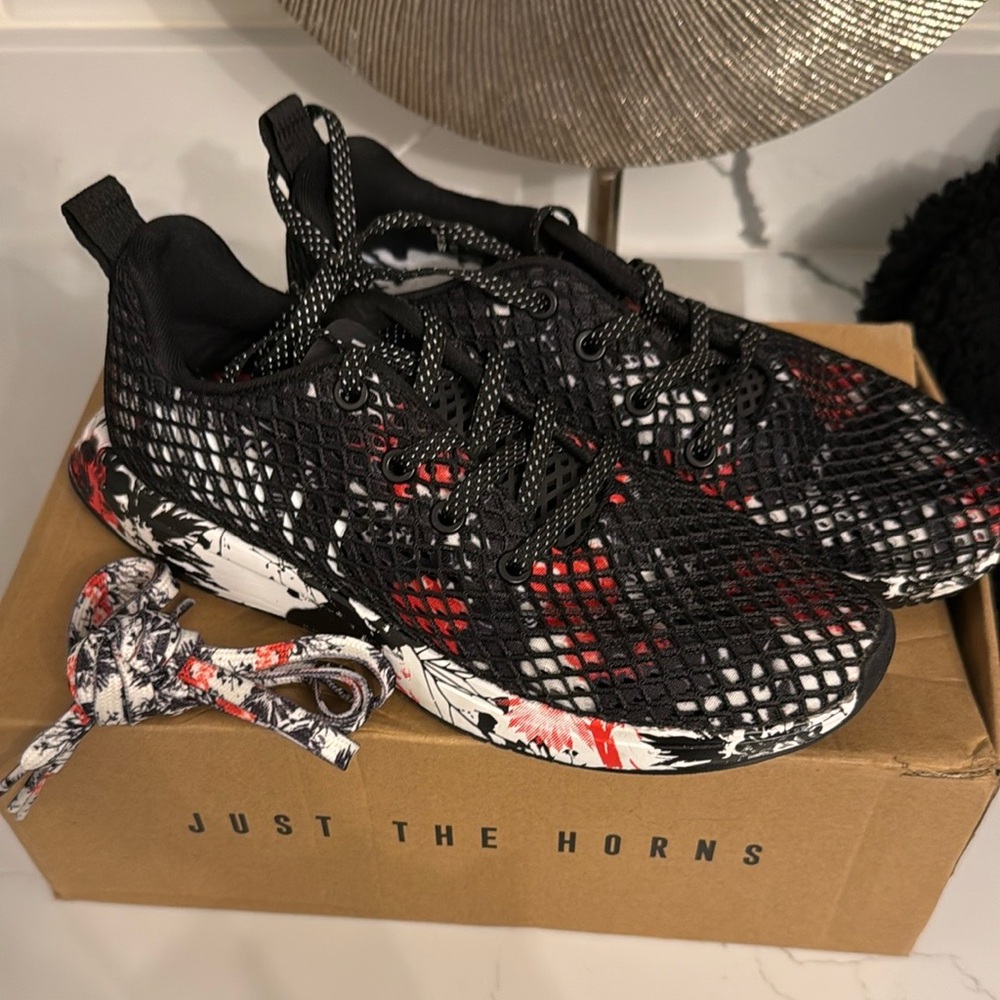 NOBULL Women's Black and Red Sneakers